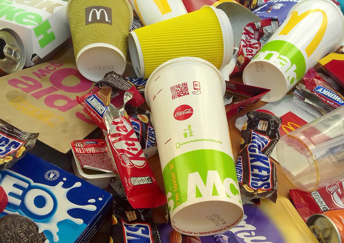 Analysing plastics, paper composites, metals or multilayer packaging for substances of concern