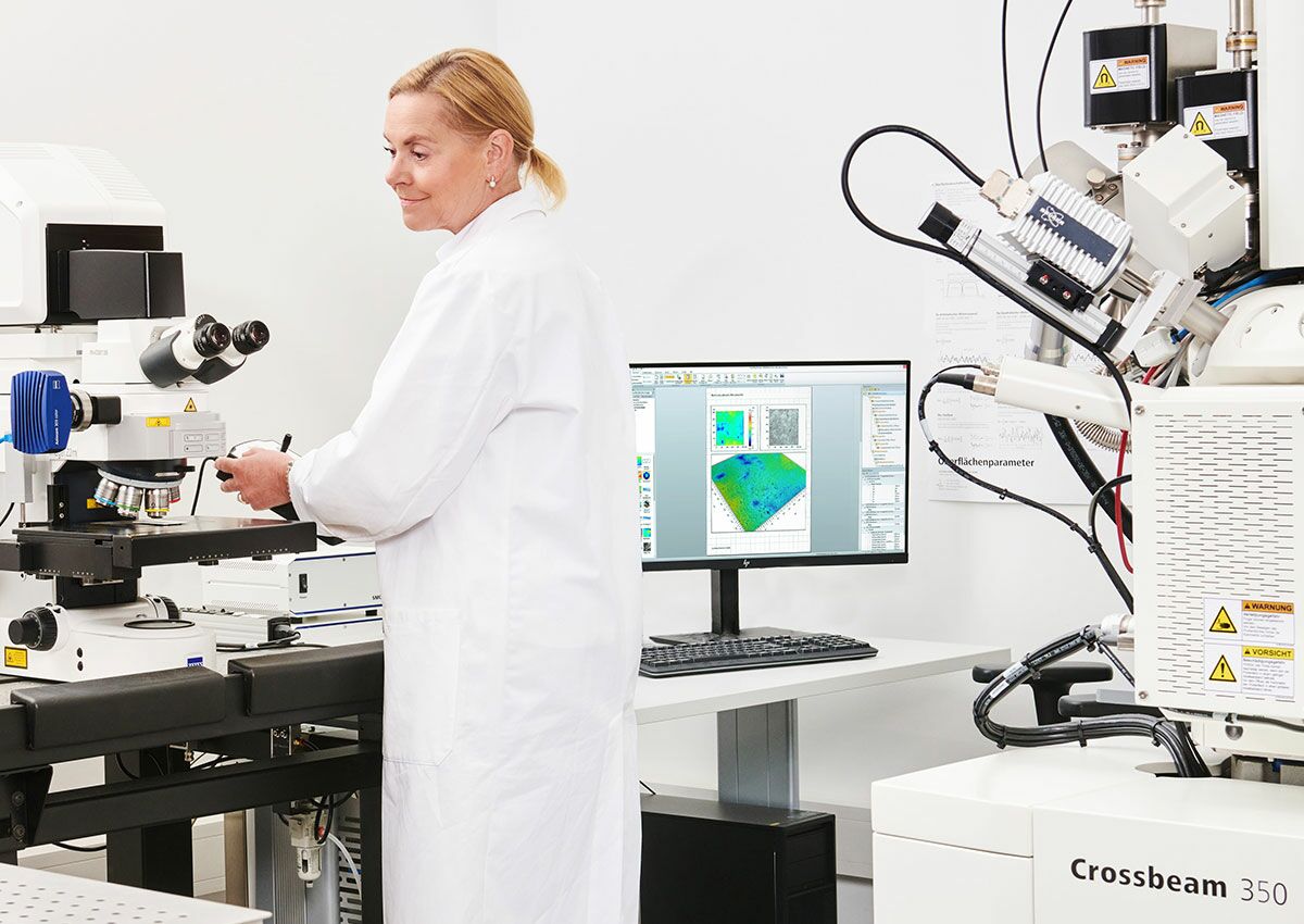 Use of laser scanning microscopy to analyze coatings