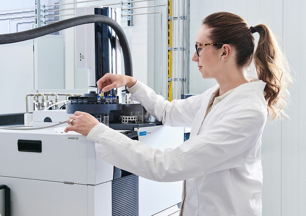Gas chromatography with mass spectrometry for the separation of organic mixtures
