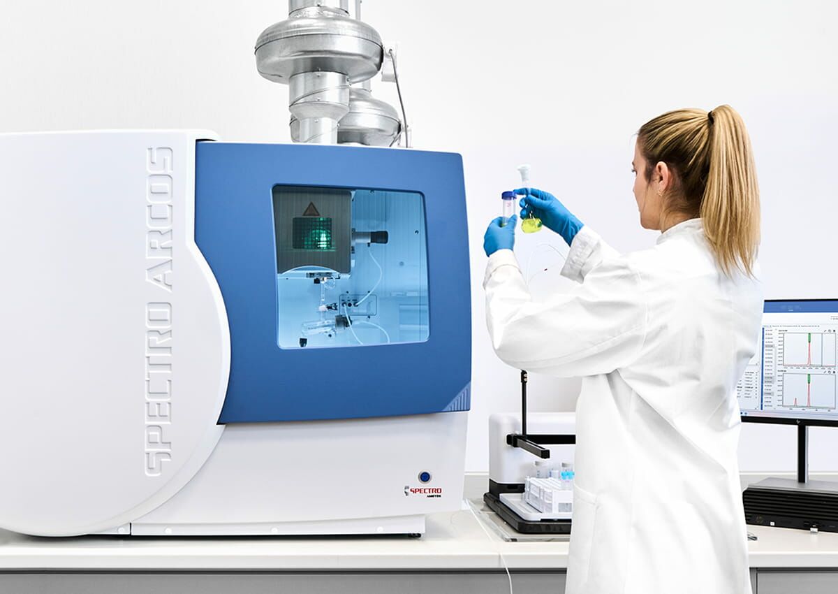 Optische Emissionsspektrokopie mit induktiv gekoppeltem Plasma