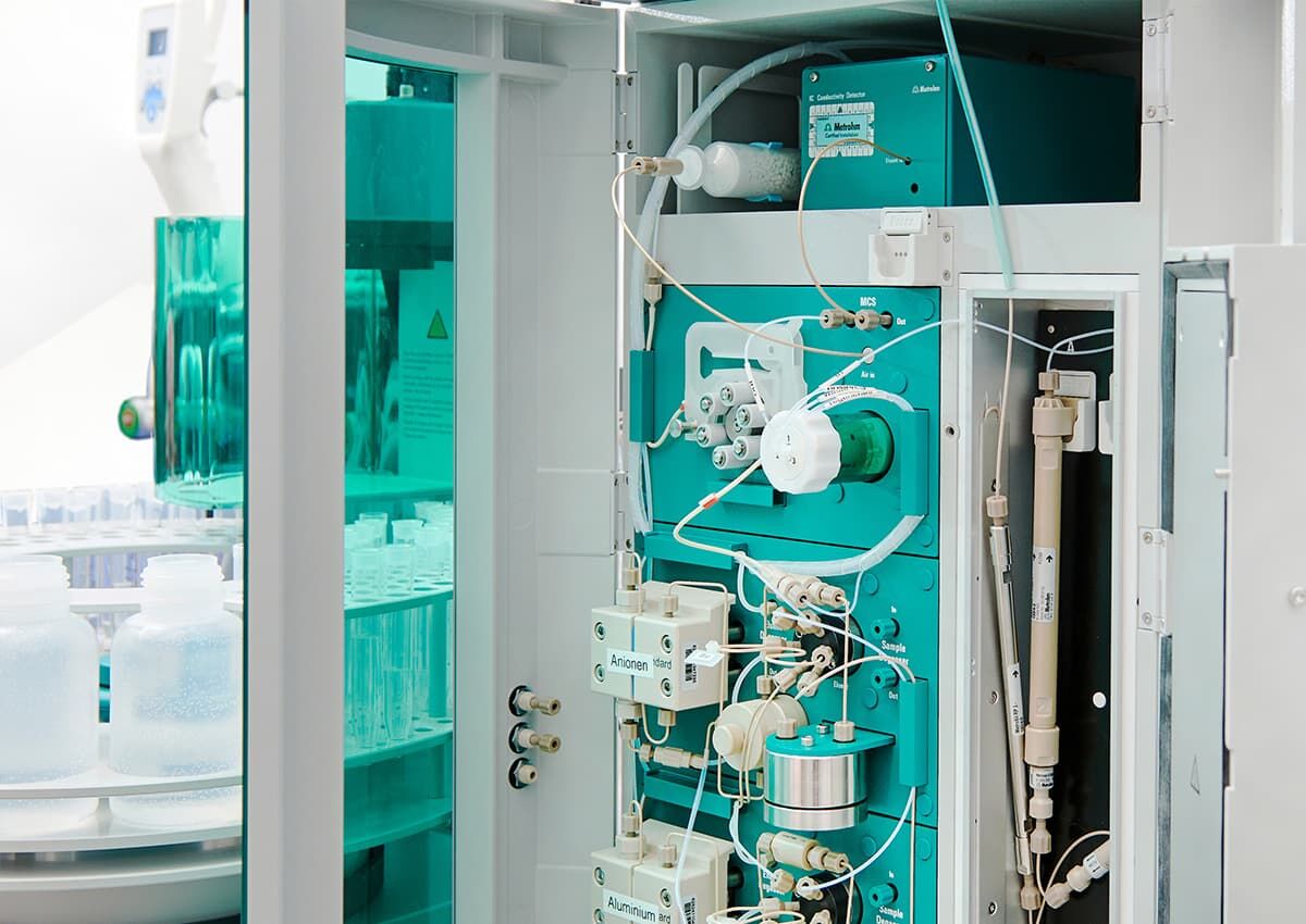 Ion chromatography for the assessment of ionic contamination