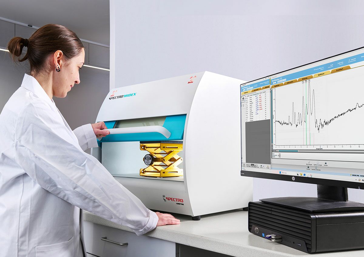 XRF for material determination of solids, powders or liquids