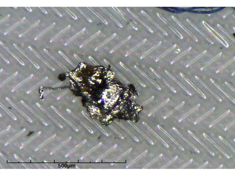 Detection and identification of particulate contamination on component surfaces