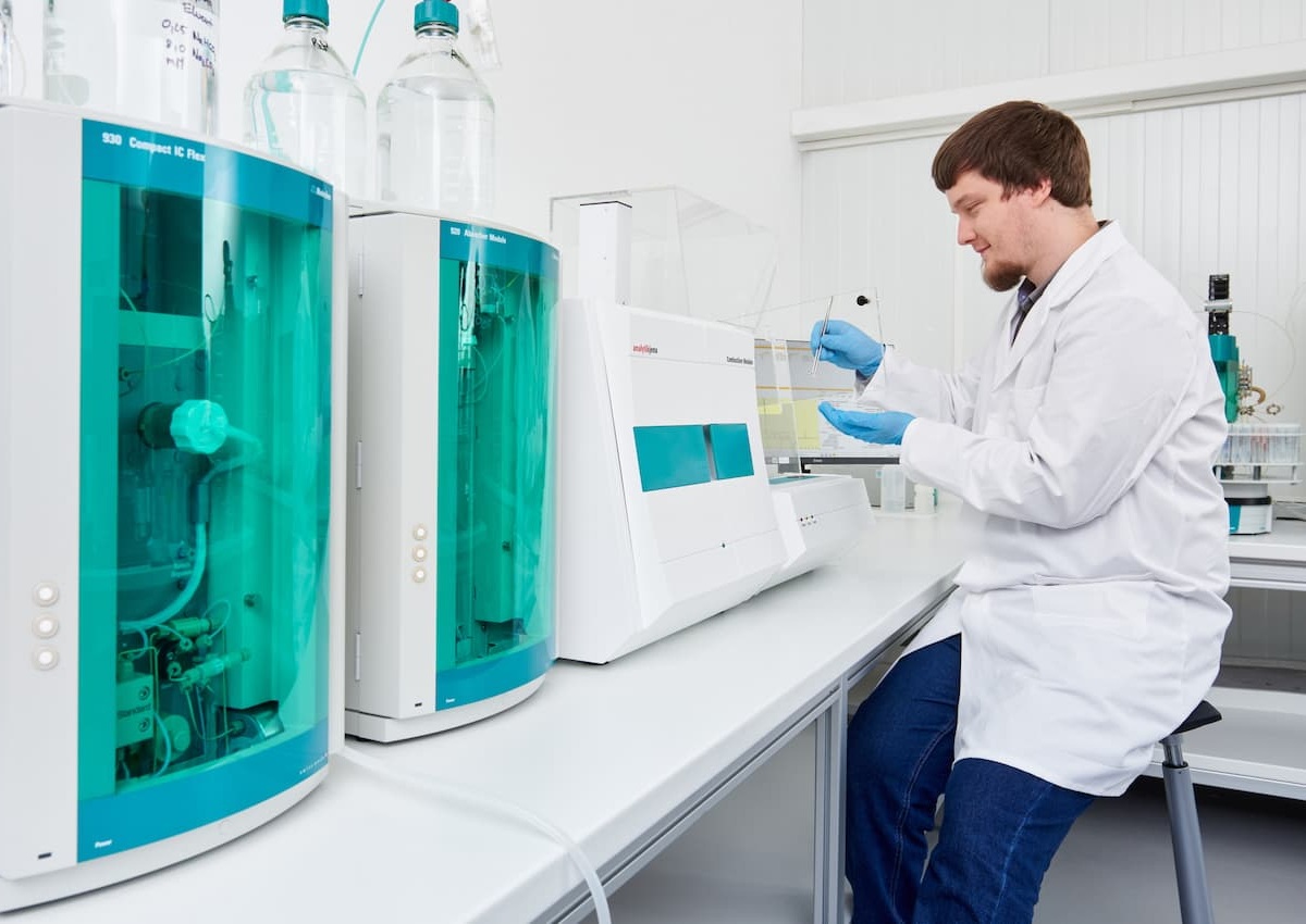 Verbrennungsionenchromatographie (CIC) für die Analyse ionischer Verunreinigungen