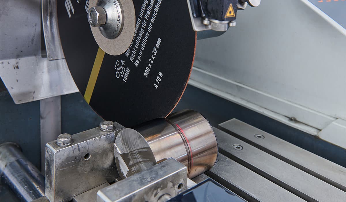Specimen preparation in destructive materials testing