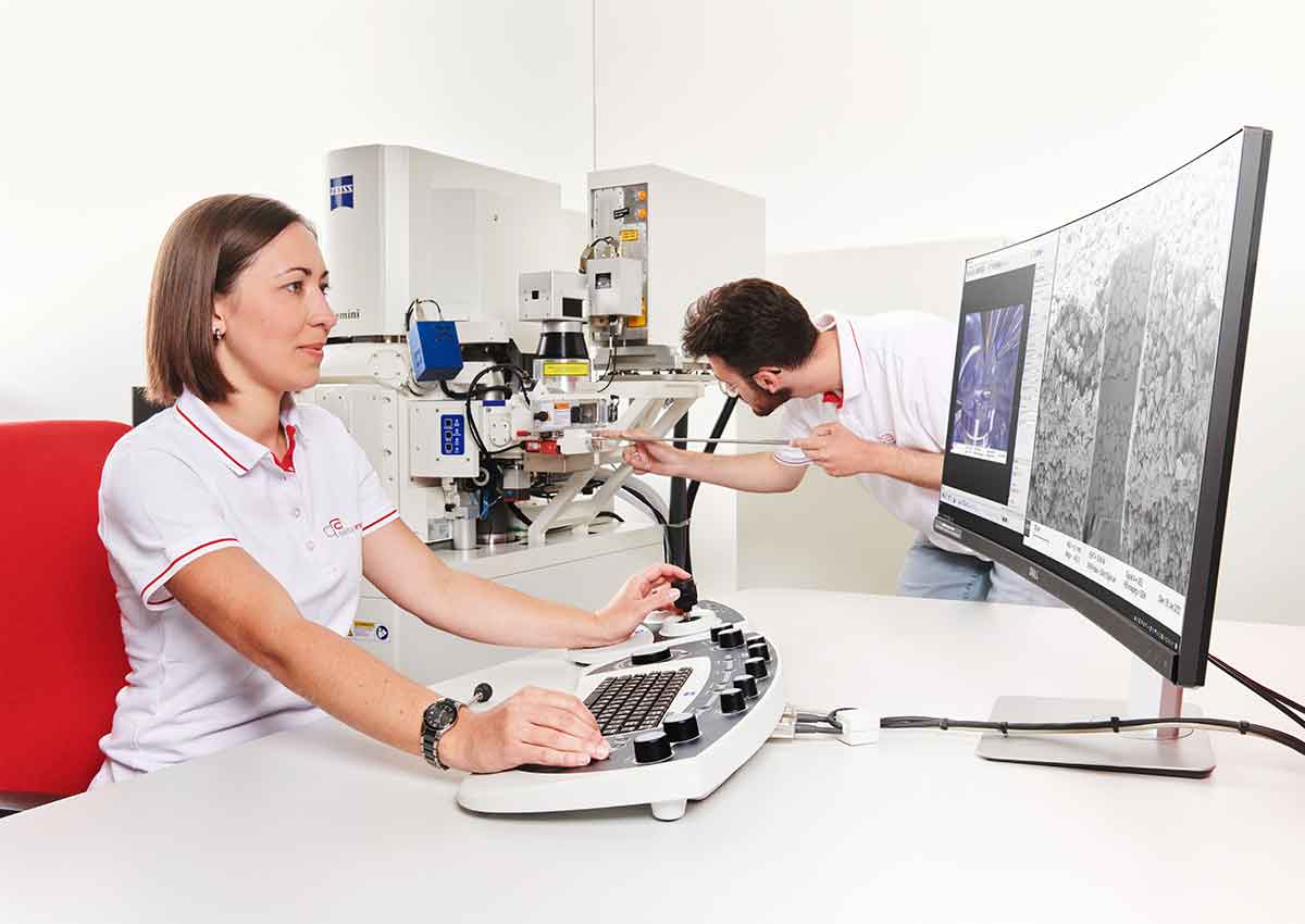 Analyse von Werkstoffen, Materialeigenschaften und -zusammensetzung zur Identifikation, Spezifikationsprüfung und Qualitätsbewertung.