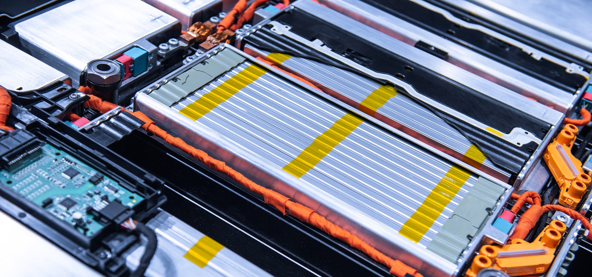Qualitätssicherung und Schadensanalyse für Batteriezellen